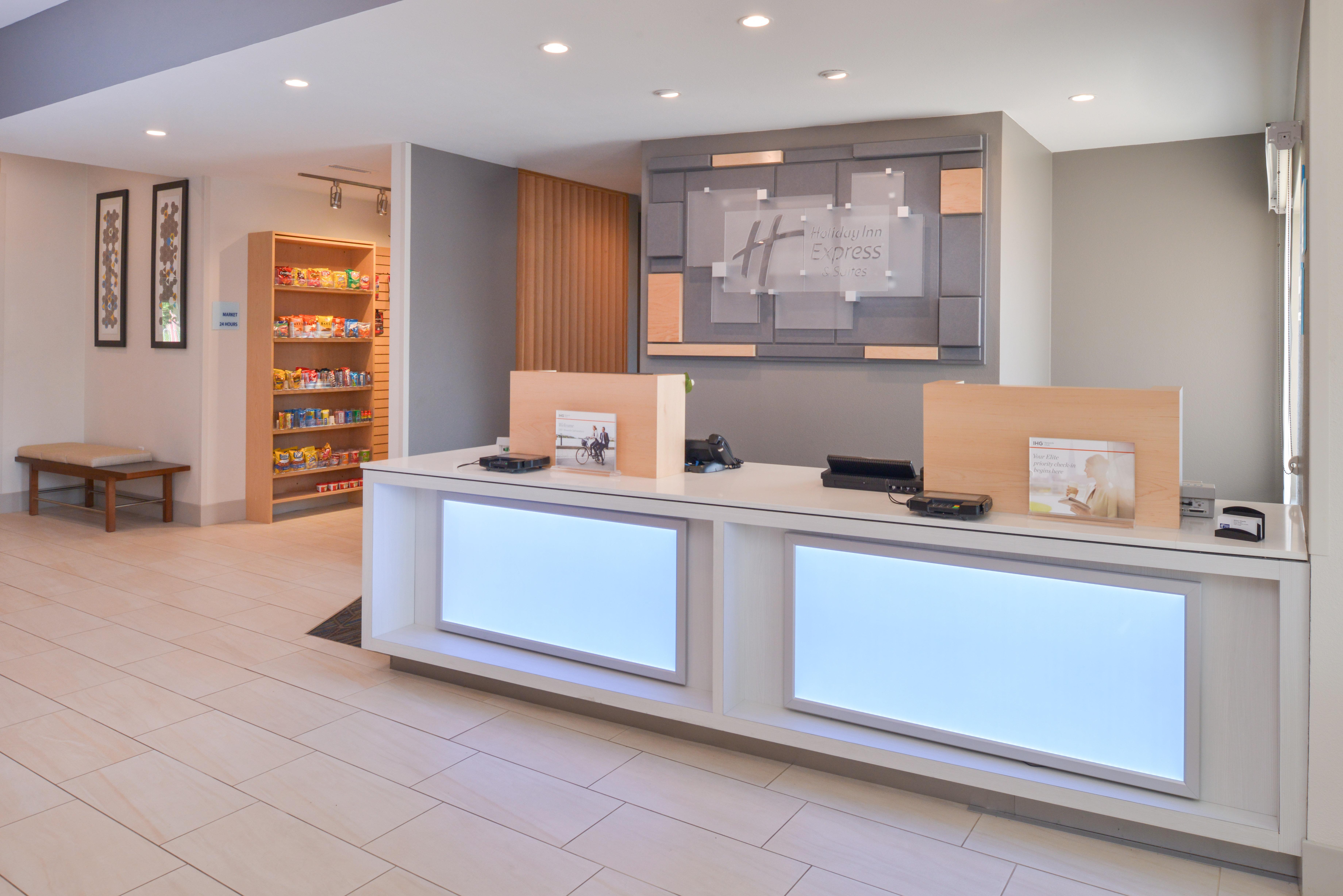 Holiday Inn Express & Suites - Omaha - 120Th And Maple By Ihg Eksteriør bilde
