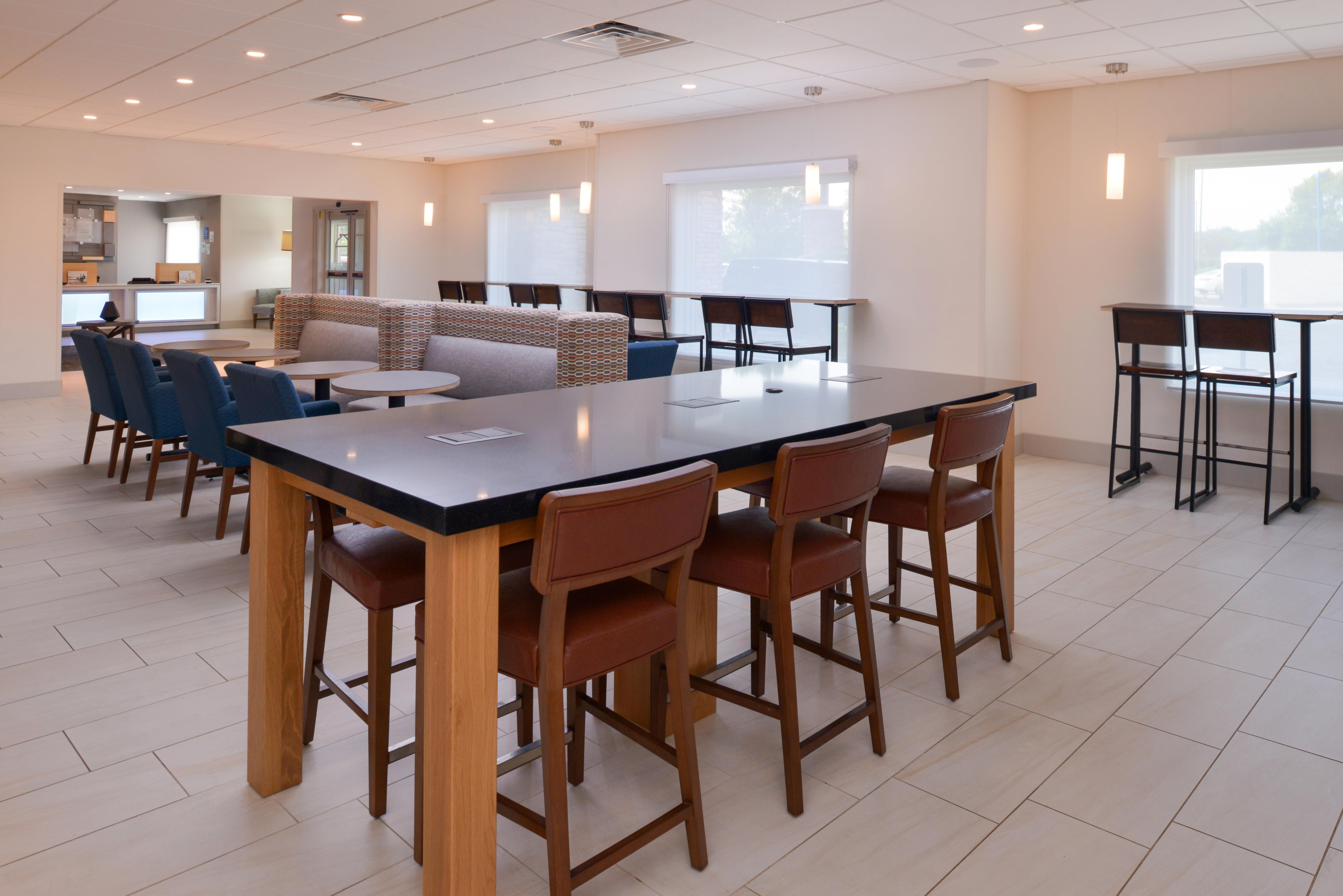 Holiday Inn Express & Suites - Omaha - 120Th And Maple By Ihg Eksteriør bilde