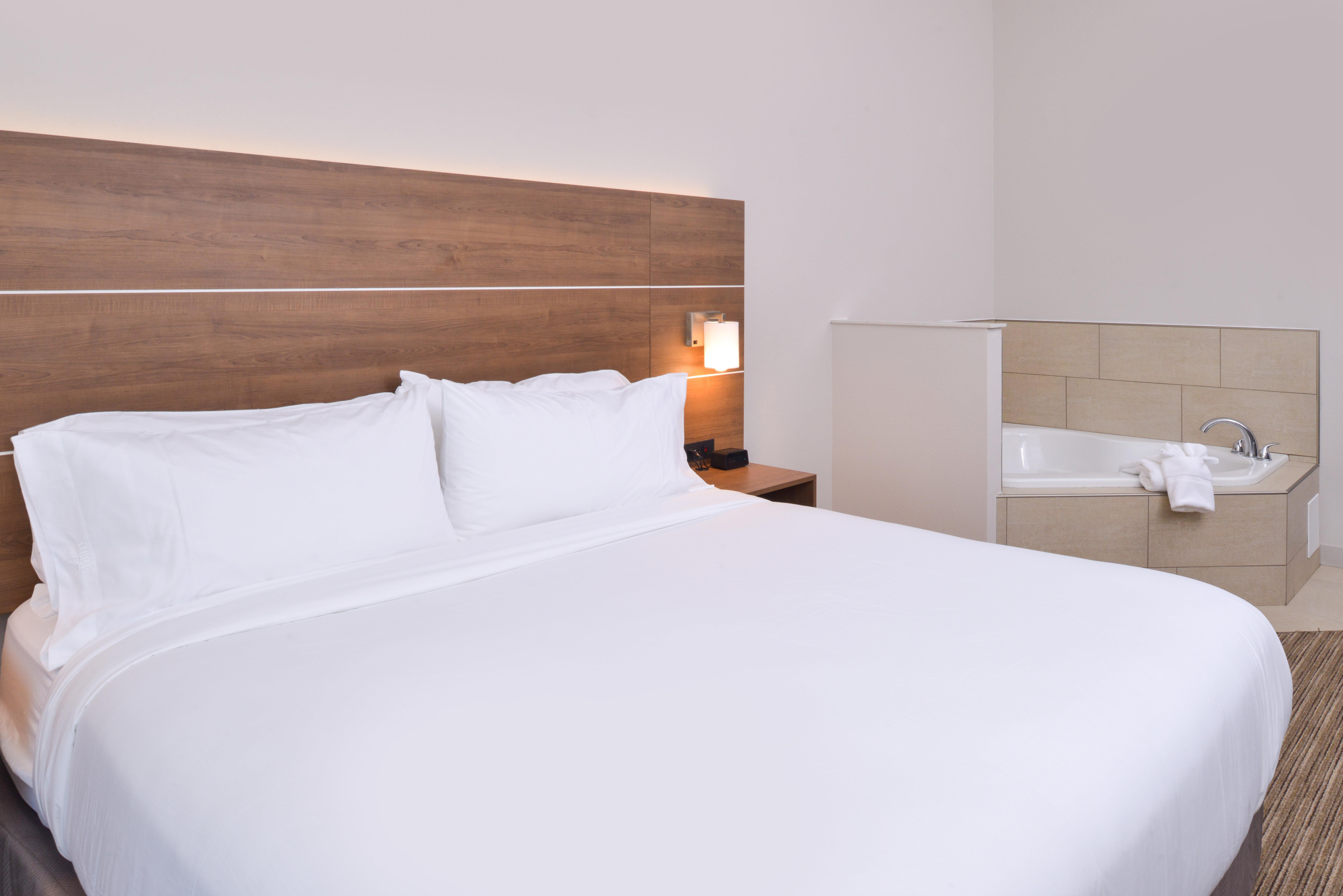 Holiday Inn Express & Suites - Omaha - 120Th And Maple By Ihg Eksteriør bilde