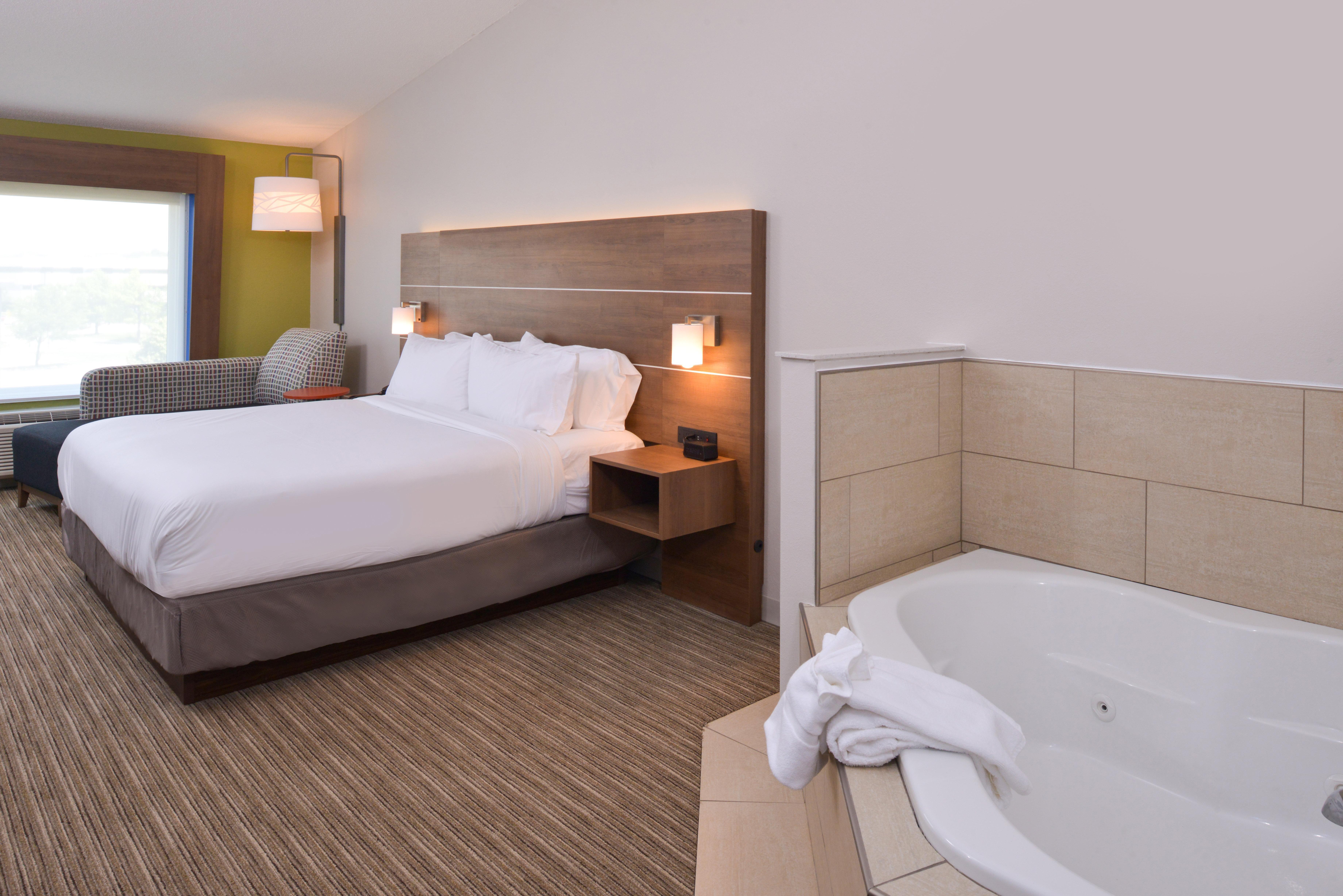 Holiday Inn Express & Suites - Omaha - 120Th And Maple By Ihg Eksteriør bilde